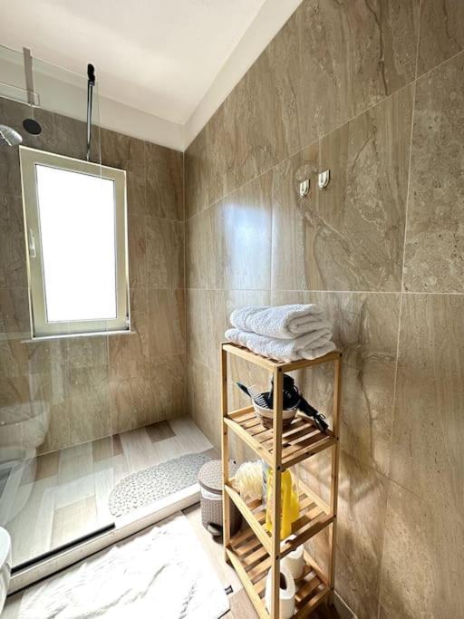 Great Apartament Near Lake & Blloku Area تيرانا المظهر الخارجي الصورة